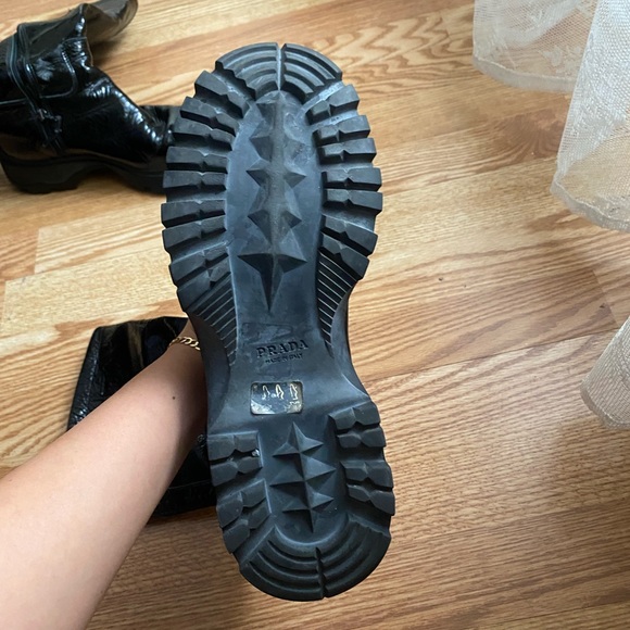 Patent leather Prada boot. - Picture 5 of 9